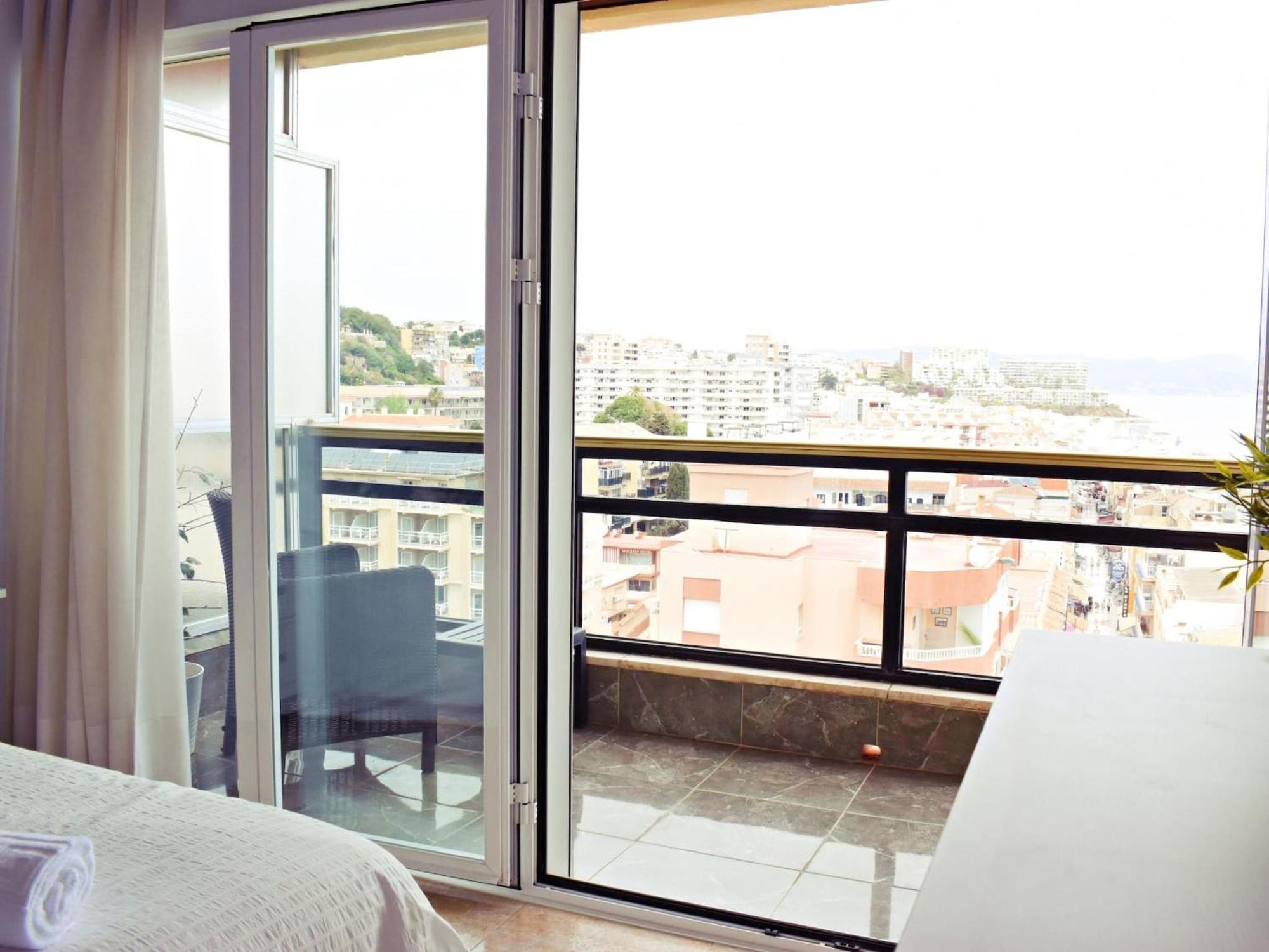 Luminoso Apartamento De 3 Dormitorios A Pie De Playa En Torremolinos Extérieur photo